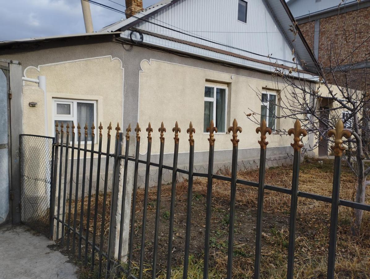 Guest House Sono Adress Derbisheva 202 カラコル エクステリア 写真